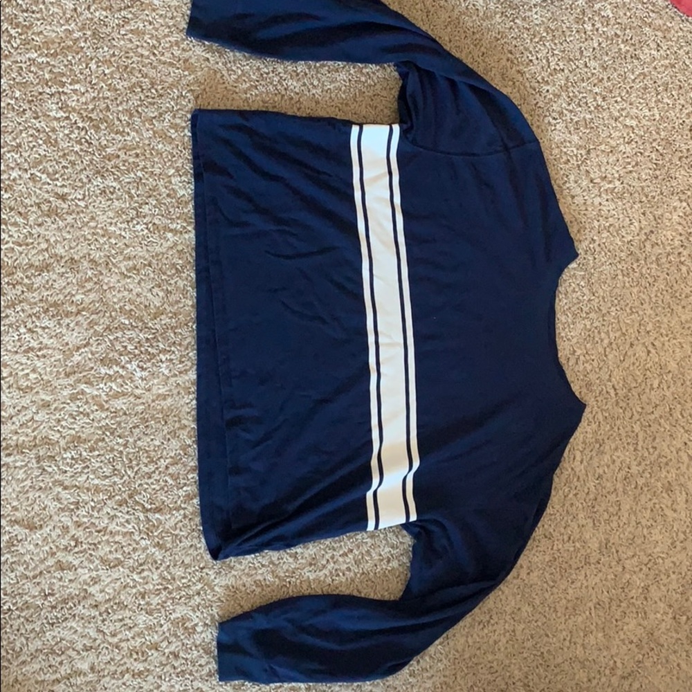 Really cute simple crop long sleeve